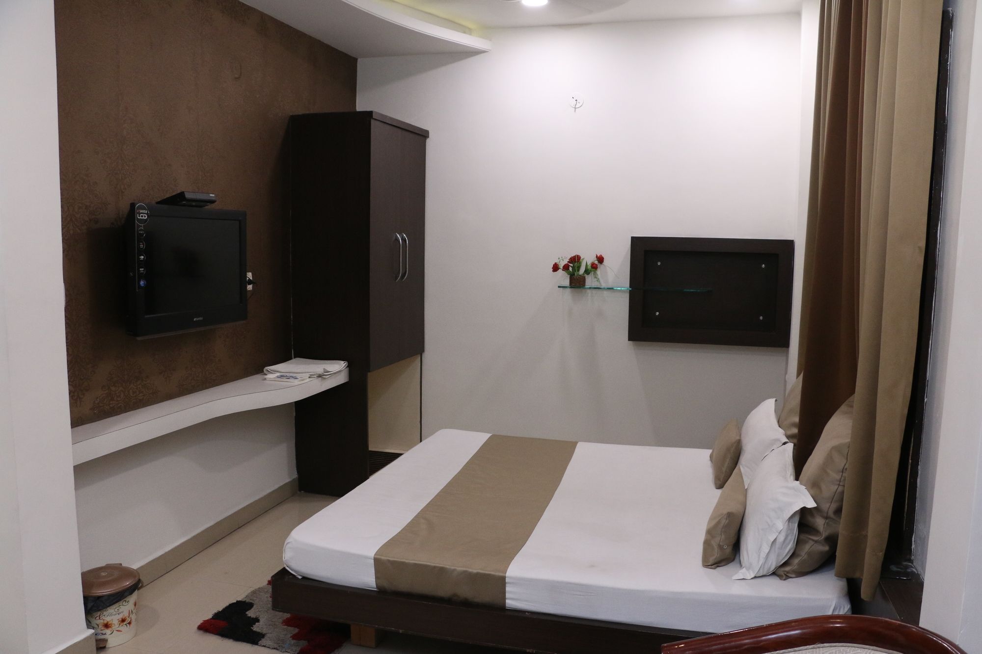 Hotel Shalimar Deluxe Bhopál Kültér fotó